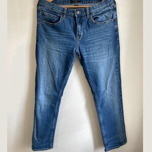 Banana Republic Denim - Medium Wash - Slight Distress pattern - Size 32x30